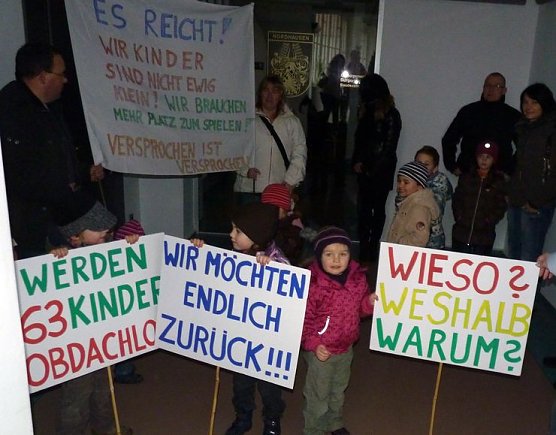 Demo vor der Sitzung (Foto: privat)