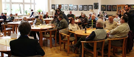 Den Fragen der Senioren gestellt (Foto: nnz) Den Fragen der Senioren gestellt (Foto: nnz)