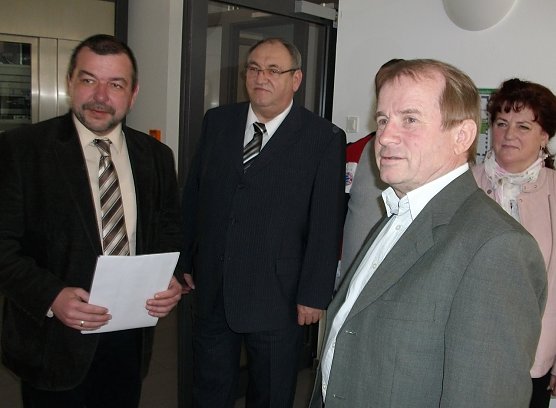 Bescheid &uuml;bergeben (Foto: privat)