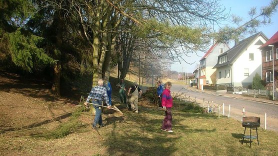 Arbeitseinsatz (Foto: Julia Nikoleizig)