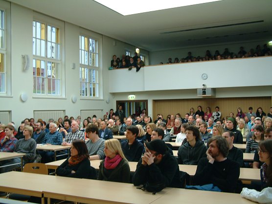 Das Audimax der Fachhochschule voll besetzt (Foto: Angelo Glashagel)