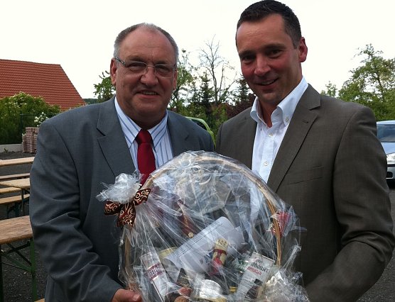 Gratuliert (Foto: NUV)