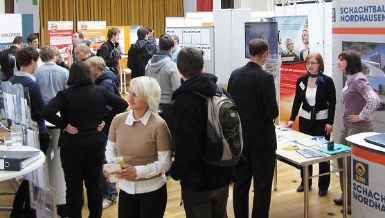 Kontakte kn&uuml;pfen (Foto: FHN)