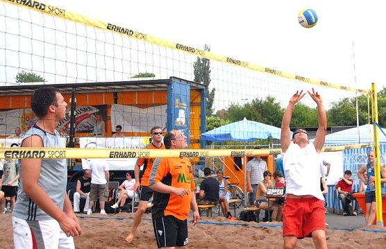 Baggern am Strand (Foto: Wernsdorf)