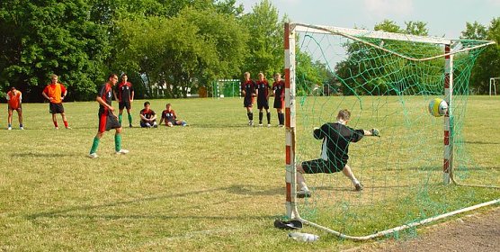 Packendes Finale im Fussball (Foto: Schelenhaus) Packendes Finale im Fussball (Foto: Schelenhaus)