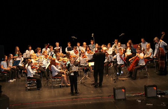Das Orchester der Kreismusikschule (Foto: J. Piper)