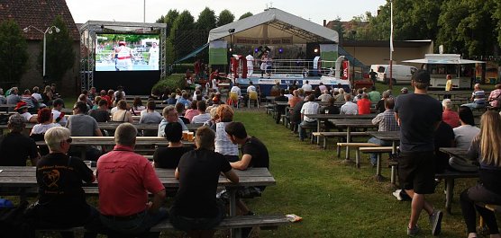 Boxen auf der Freilichtb&uuml;hne (Foto: P. Grabe)