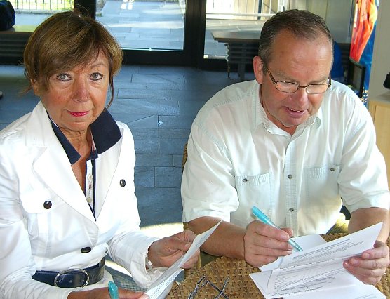 Kunden werden befragt (Foto: Badehaus) Kunden werden befragt (Foto: Badehaus)