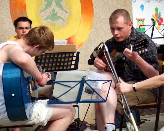 Noten verbinden (Foto: Autoren)