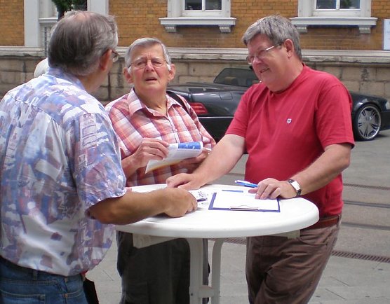 Sammeln in der Bahnhofstra&szlig;e (Foto: Buntfu&szlig;)