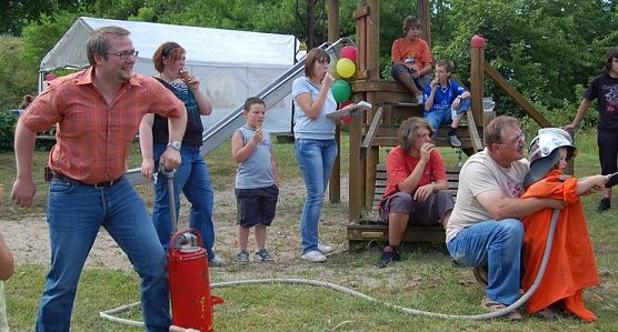Spielplatzfest auf Spielplatz (Foto: Michel)