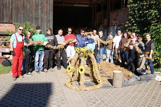 Stroh gewickelt (Foto: M. Randel)