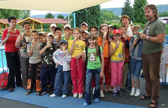 Besuch im Freibad (Foto: Wenkel)