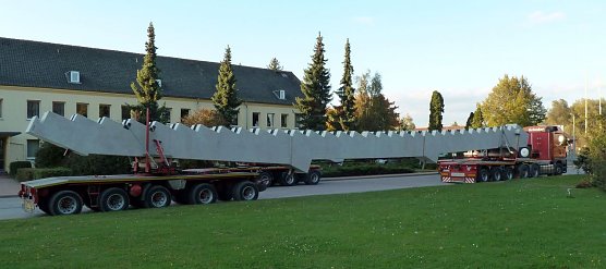 Riesen auf Reisen (Foto: HABAU)