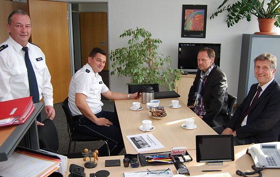 Informiert (Foto: Polizei)