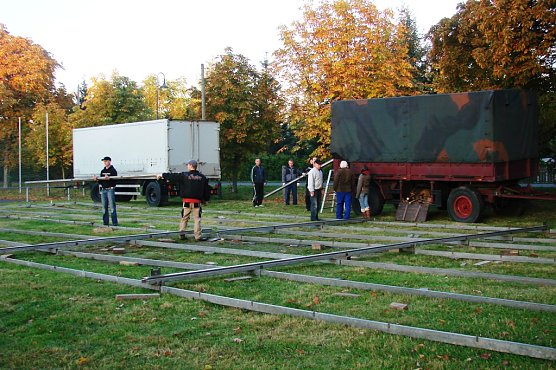 Aufbau des Zeltes (Foto: privat)