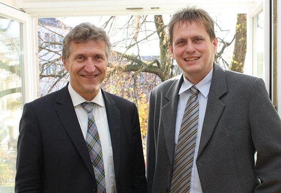 Gemeinsam Druck machen (Foto: P. Grabe)