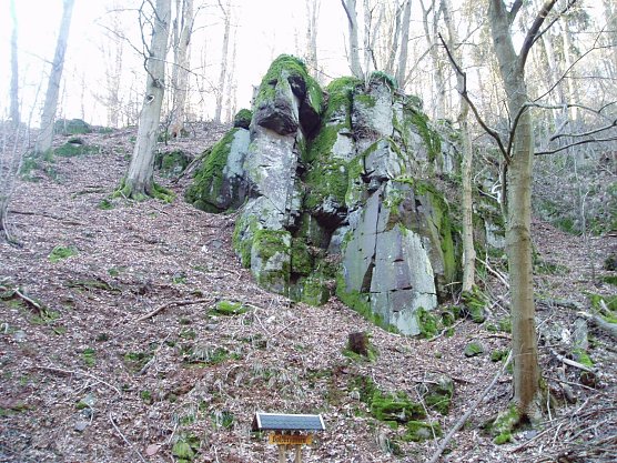 Gesteinsformation im Steinmühlental (Foto: K. W. Brüggemann) Gesteinsformation im Steinmühlental (Foto: K. W. Brüggemann)
