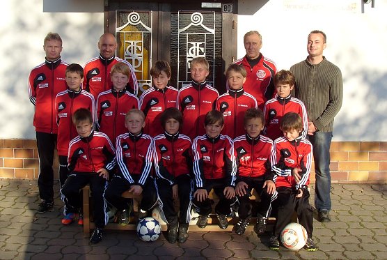 Neue Trikots übergeben (Foto: FSG Salza) Neue Trikots übergeben (Foto: FSG Salza)