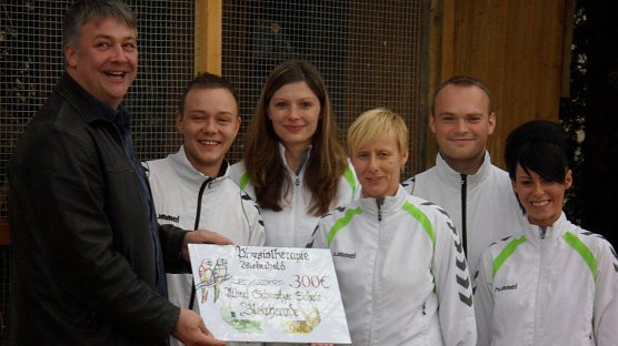 &Uuml;bergeben (Foto: privat)