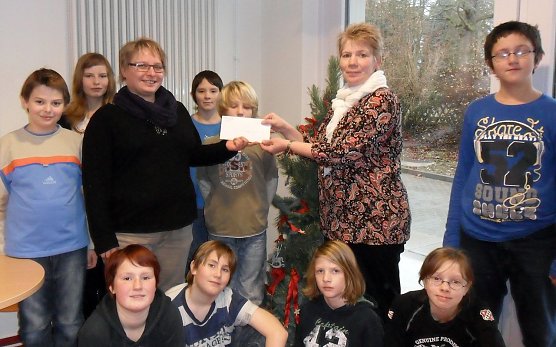 Scheck übergeben (Foto: privat) Scheck übergeben (Foto: privat)