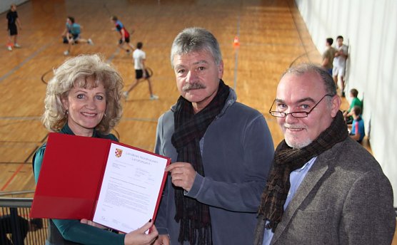 Vertrag unterzeichnet: Birgit Keller, Gert St&ouml;rmer, Klaus Gorges (Foto: KSB)