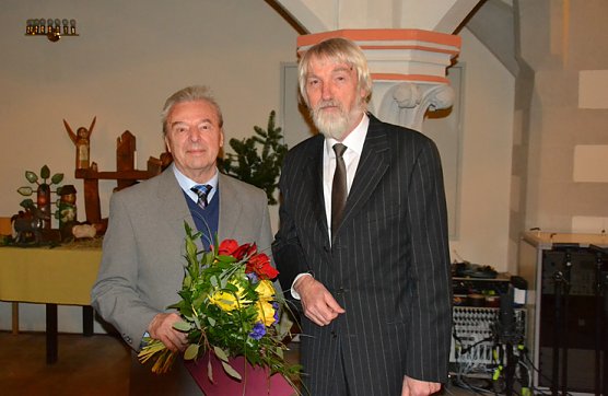 Auszeichnung erhalten (Foto: Landesmusikrat Thüringen) Auszeichnung erhalten (Foto: Landesmusikrat Thüringen)