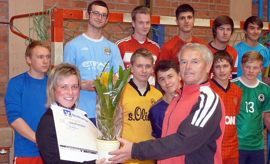 Scheck &uuml;bergeben (Foto: privat)