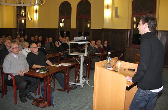 Vortrag im Plenarsaal (Foto: J. Piper)