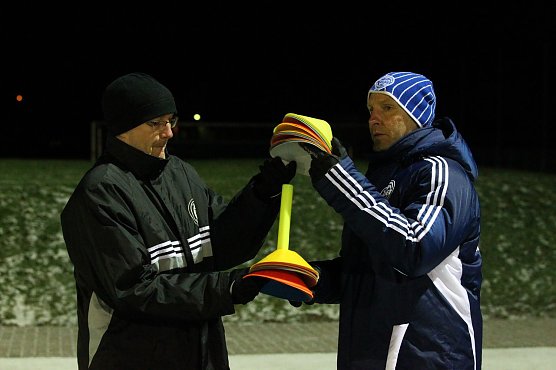 Seipel (links) und Goslar bereiten das Training vor (Foto: nnz)
