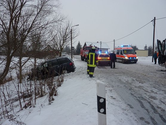 Unfall mit Schulbus (Foto: nnz)