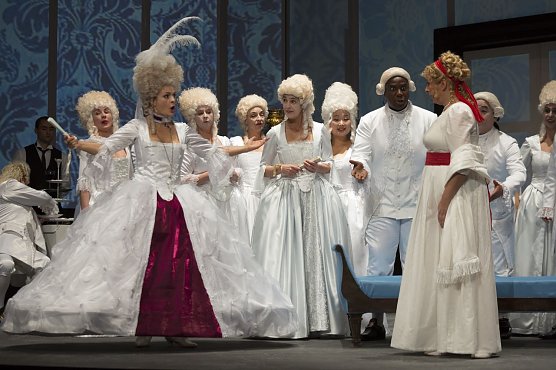 Zauberhafte Kost&uuml;me (Foto: Theater Nordhausen)