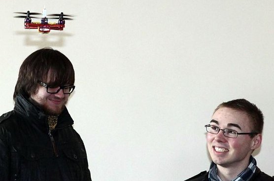 Hier wird die Flugweise eines Quadrokopters demonstriert (Foto: nnz) Hier wird die Flugweise eines Quadrokopters demonstriert (Foto: nnz)