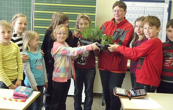 Kräuter übergeben (Foto: K. Sommer) Kräuter übergeben (Foto: K. Sommer)