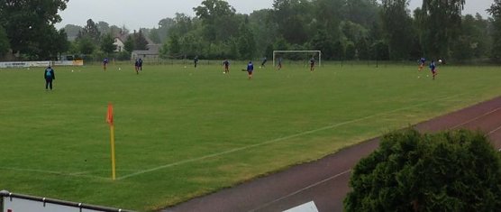 Erwärmung im regnerischen Laubsdorf (Foto: F. Kirchhoff) Erwärmung im regnerischen Laubsdorf (Foto: F. Kirchhoff)