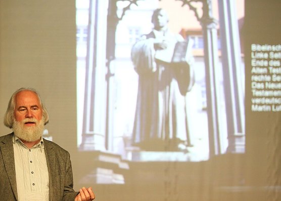 Rehahn bei seinem Vortrag (Foto: nnz) Rehahn bei seinem Vortrag (Foto: nnz)