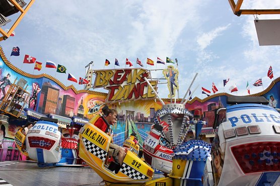 Spaß auf dem Jahrmarkt (Foto: I. Bergmann|Stadtverwaltung Nordhausen) Spaß auf dem Jahrmarkt (Foto: I. Bergmann|Stadtverwaltung Nordhausen)