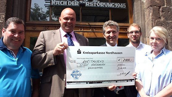 Scheck &uuml;bergeben (Foto: I. Bergmann|Stadtverwaltung Nordhausen)