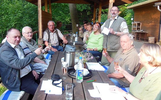 Dank an den Sponsor (Foto: L. Schubert) Dank an den Sponsor (Foto: L. Schubert)