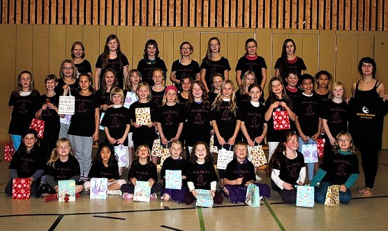 Haben die Opfer des Hochwassers gedacht: Arreelini Belly Dancers (Foto: D. Daniel)