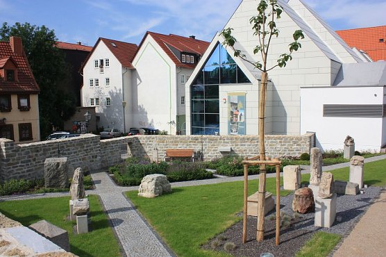 Museum, im Vordergrund der Garten (Foto: Stadtverwaltung Nordhausen)
