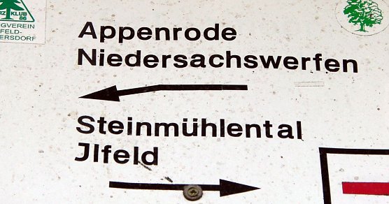 Beschilderung: Hier geht's  lang (Foto: B. Schwarzberg)