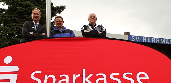 Neue Tore auf dem Sportplatz (Foto: nnz)