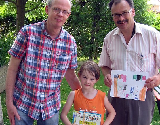 Preise &uuml;berreicht (Foto: pro vita)