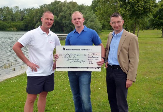 Spende übergeben (Foto: privat) Spende übergeben (Foto: privat)