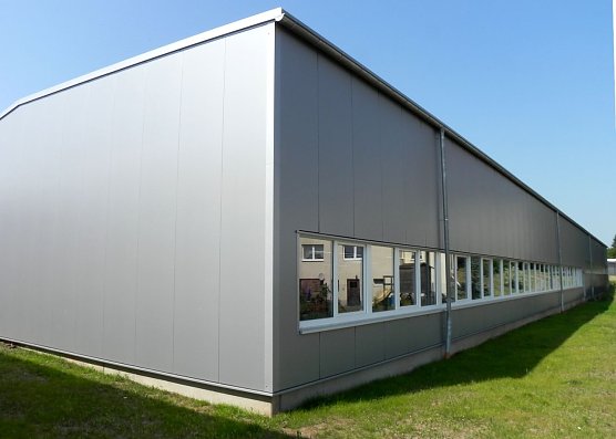 Neue Produktionshalle (Foto: privat) Neue Produktionshalle (Foto: privat)