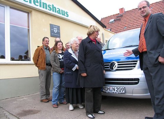 Blaues Auto vorgestellt (Foto: psv)