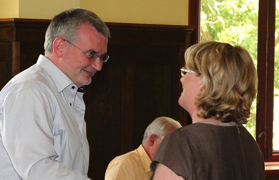 Inge Klaan war die erste Gratulantin (Foto: nnz)