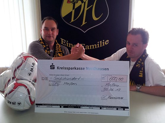 Vereinsfreundschaft besiegelt (Foto: privat)