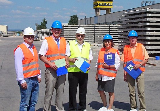 Kooperationspartner auf dem Firmengel&auml;nde in Heringen (Foto: T. Schneppe)